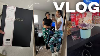 VLOGMAS DAY 14 ❆: VLOG: target, friendsmas, marshalls