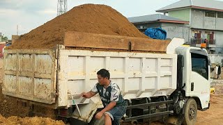 Truk Pasir, Mobil Truk Jomplang Bongkar Muatan Tanah Bongkar Muatan Full Bak Menggunung, Truk Pasir