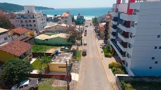 Locação de Temporada! Casa em Bombas com excelente localização