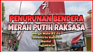 Proses penurunan bendera merah putih raksasa @WargaNulisNyawiji  @kalurahantamantirto9167