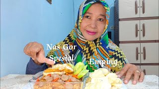 Pagi pagi sarapan nasgor spesial baso dan telor plus emping ‼️rasa top markotop ❤️