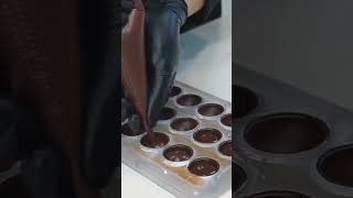 👉 Clase Gratuita sobre cómo elaborar Bombones rellenos de Chocolate 🍫 Info en el primer comentario☺️