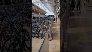 Bicicletário da estação de Paddington em Londres. #bicicleta #estação #trem #paddington #station