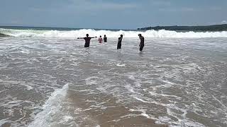 Keseruan di Pantai Sawarna