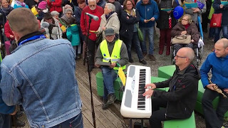 2017 05 07 Pulse of Europe Konstanz singt Don't think twice