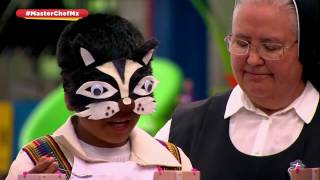 Master Chef Junior 2017. Juan Carlos se quema y lo regañan (Programa 3)