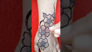 Stylish🥰 Flower Mehndi Design #shorts #mehndi #mehndidesign #viral  #newmehndi #flowermehndi