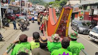 Membawah SARIDAN Diata Mobil. RITUAL Rambu Solo' TORAJA