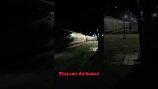 Back to Back Rajdhani Gang Crossing#youtubeshorts#viral#shorts#indianrailways#rajdhaniexpress#train