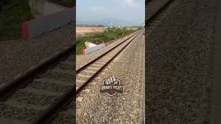 VIEWS PINTU PINGGIR BELAKANG GERBONG COMMUTERLINE BANDUNGRAYA #kai #sepur #railfans #train #kereta