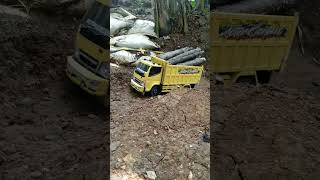 nekatt....truk canter muatan kayu sampai oleng parah #trukfuso #trukhino #dumptruck