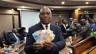 Zimbabue aprueba el uso de su moneda respaldada en oro para abandonar la dependencia del dólar