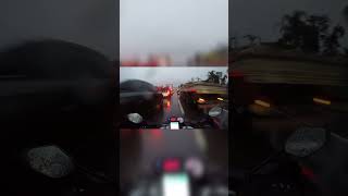 MOTO NA RODOVIA COM CHUVA MUITO PERIGO #CHUVA #MOTO #MOTOCICLISTA #MOTOCICLETA #MOTOVIAGEM #SHORTS