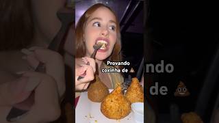 Provando coxinhas esquisitas