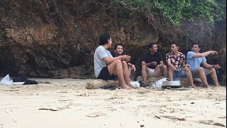 Manggang ayam di Pantai Balangan Jimbaran Bali 10/02/2019