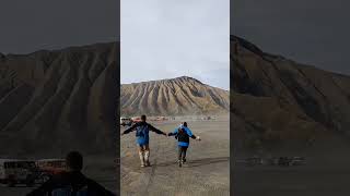 #bromo #tengger #holiday #healing #liburan #piknik #puncak #couplegoals #suamiistri #idaman #sweet