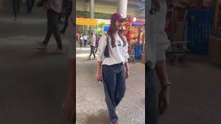 poojahegde Latest Beautiful Visuals At Mumbai airport #tollywood #ytshortTEJA VLOGS MASTI