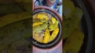 طجين بالكرعة وبطاطس ولحيمة يا سلام ياختييي 😋😋ولبنة حاضرة