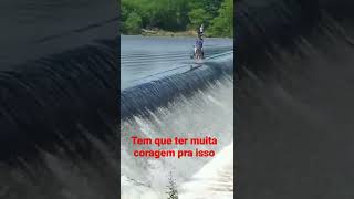 jegue atravessado o rio