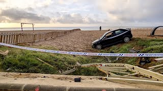 Cotxe estimbat a la platja de gossos