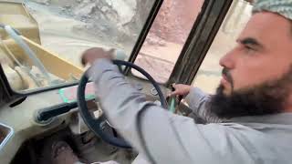 Caterpillar Wheel Loaders Digging Big Stone On Quarry Rock Jaw Crusher #hardwork #jawcrusher