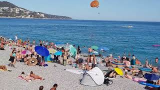 la plage à Nice. belle ambiance