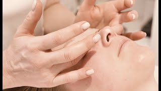 Эстетическая косметология. Массаж лица  / Esthetician cosmetologist doing facial massage.