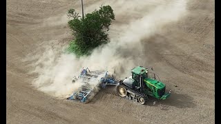 John Deere 9RT caterpillar tractor / DJI mini 4 pro / pásový traktor