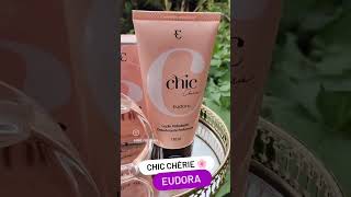 Chic Chérie de Eudora é um perfume Floral Frutado Feminino. Esta é uma nova fragrância. 