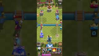 Моё первое видео в Clash Royal. Вынес врага на изи..  Получил голема