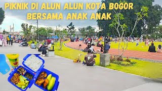 Main ke alun- alun kota Bogor ‼️santai sambil makan ayam goreng.sambel dan lalaban nikmaaat banget❤️