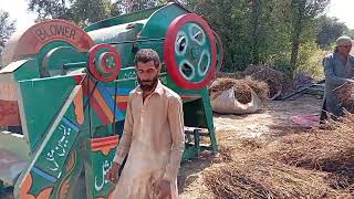 Till ke harvesting k lyr jdeed machine 137/10R# Mera pind 137/10R#