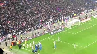 Incroyable Lyon Marseille match arrêté! Payet projectile dans la tête!