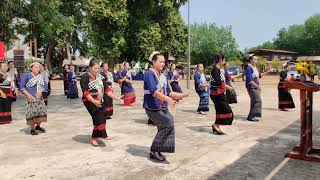 นางรำ ๔ หมู่บ้าน ในพิธีเปิดงานประเพณีหมอเหยาบ้านดอนข้าวหลาม ๒๕๖๗