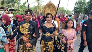 KEDUA PENGANTIN PENUH CERIA DAN BAHAGIA