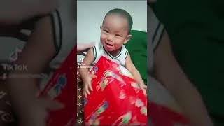 tuwang tuwa sa regalo :)