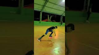 Salto de costa com patins inline roller