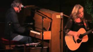 Gretchen Peters - "Hello Cruel World"