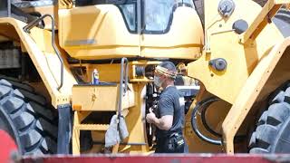 Volvo Wheel Loader. How to separate upper and lower frame joint. #mechanic  #youtube ‎@DionyVlogs