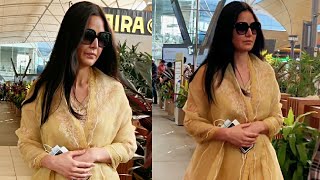 Katrina Kaif Holds Her Pregnant Belly At Mumbai Airport