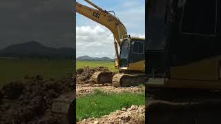 👆 Yellow Excavator CAT Digging Canal Part 134