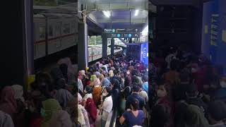 Pulang kerja di Stasiun Sudirman