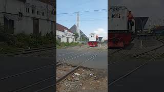 Langsiran Lokomotif Seruntulan KA Commuter line Garut