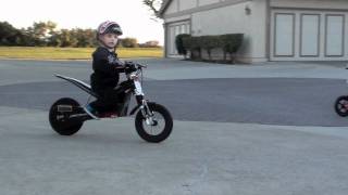 amazing 3 year old riding a dirtbike!!