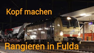 Ein Güterzug macht Kopf am Bahnsteig, Nachts Rangieren in Fulda