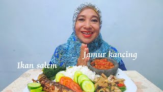 Buka puasa dengan tumis jamur kancing.ikan Salem sambel dan lalaban‼️nikmaat sekali