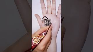 New square box mehndi design.