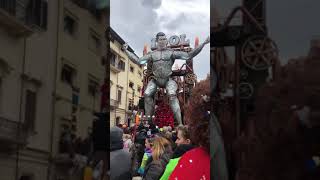 A giant Cristiano Ronaldo took part in a Carnival in Italy 😳