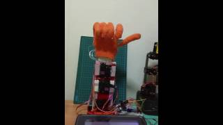 Arduino Robot Hand - Voice Command and knows MATH