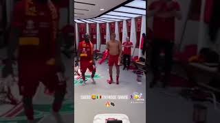 Sadio Mané imite le geste de victoire de Jürgen Klopp et danse avec